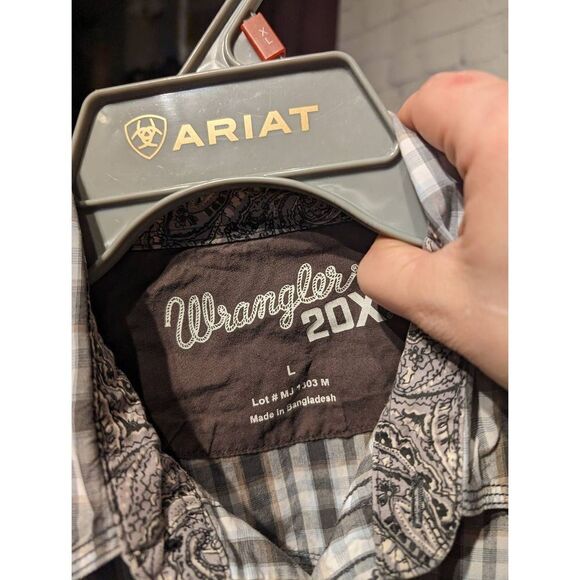 Wrangler 20x button-down shirt size large - Picture 3 of 3